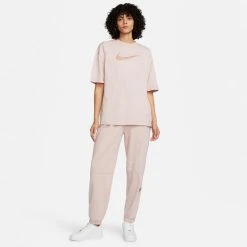 Γυναικεία Nike Sportswear Swoosh Γυναικείο T-shirt PINK OXFORD/LIGHT CURRY/ROSE WHISPER -Γυναικεία Ρούχα Εκπτώσεις nike w nsw swsh ss top 4