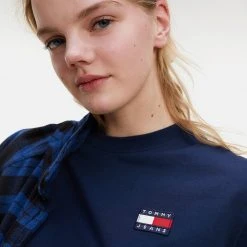 Γυναικεία Tommy Jeans Badge Γυναικείο T-Shirt TWILIGHT NAVY -Γυναικεία Ρούχα Εκπτώσεις tommy jeans badge tee 2