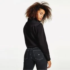 Tommy Jeans Relaxed Badge Quarter Zip Γυναικεία Cropped Μπλούζα Φούτερ BLACK -Γυναικεία Ρούχα Εκπτώσεις tommy jeans tjw relaxed badge quarter zip 1